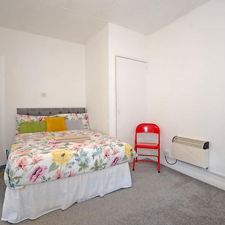 לונדון Flat In Clapham Budget Friendly Stay מראה חיצוני תמונה