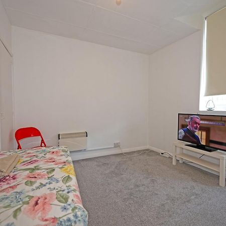 לונדון Flat In Clapham Budget Friendly Stay מראה חיצוני תמונה