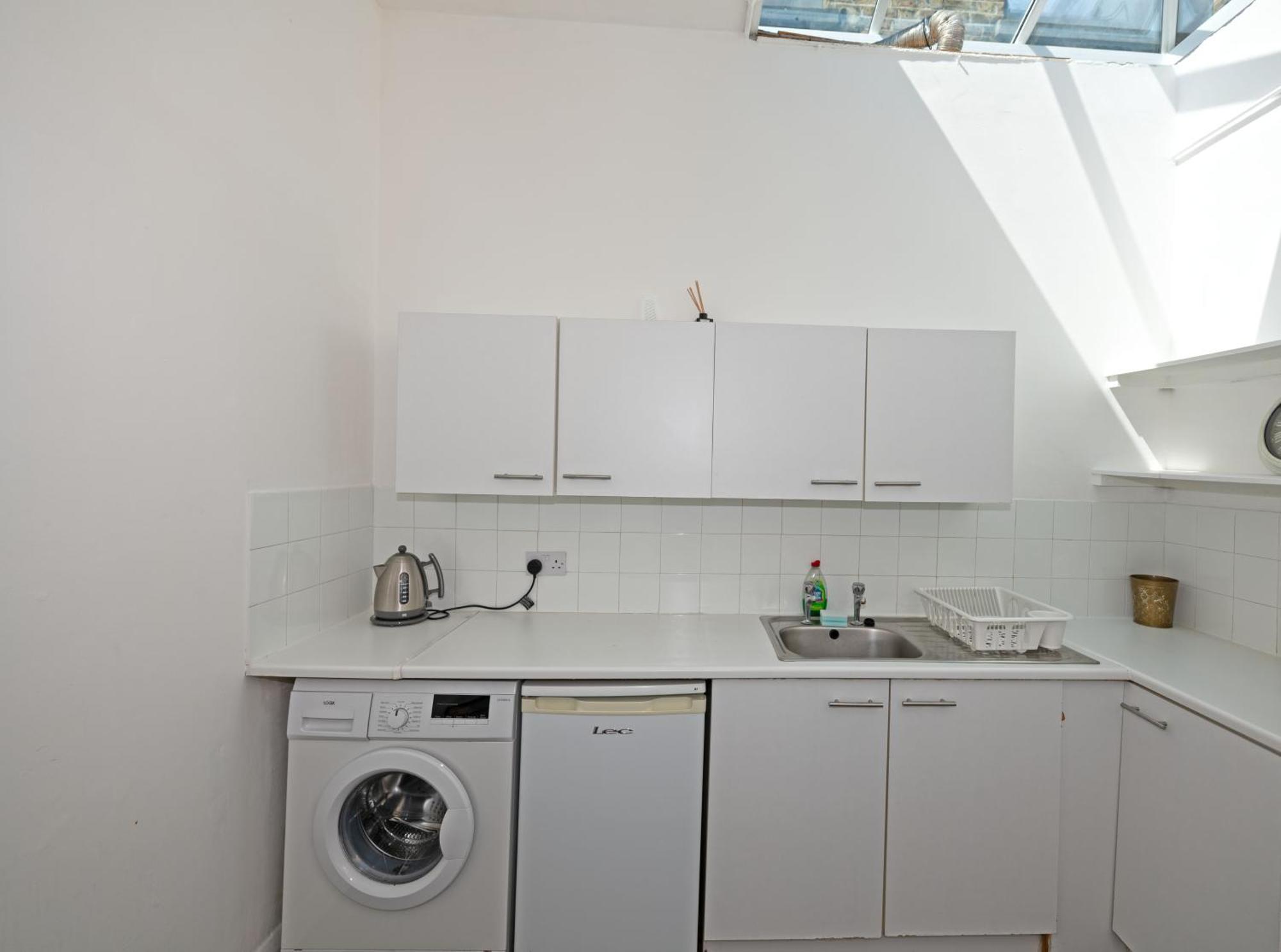 לונדון Flat In Clapham Budget Friendly Stay מראה חיצוני תמונה