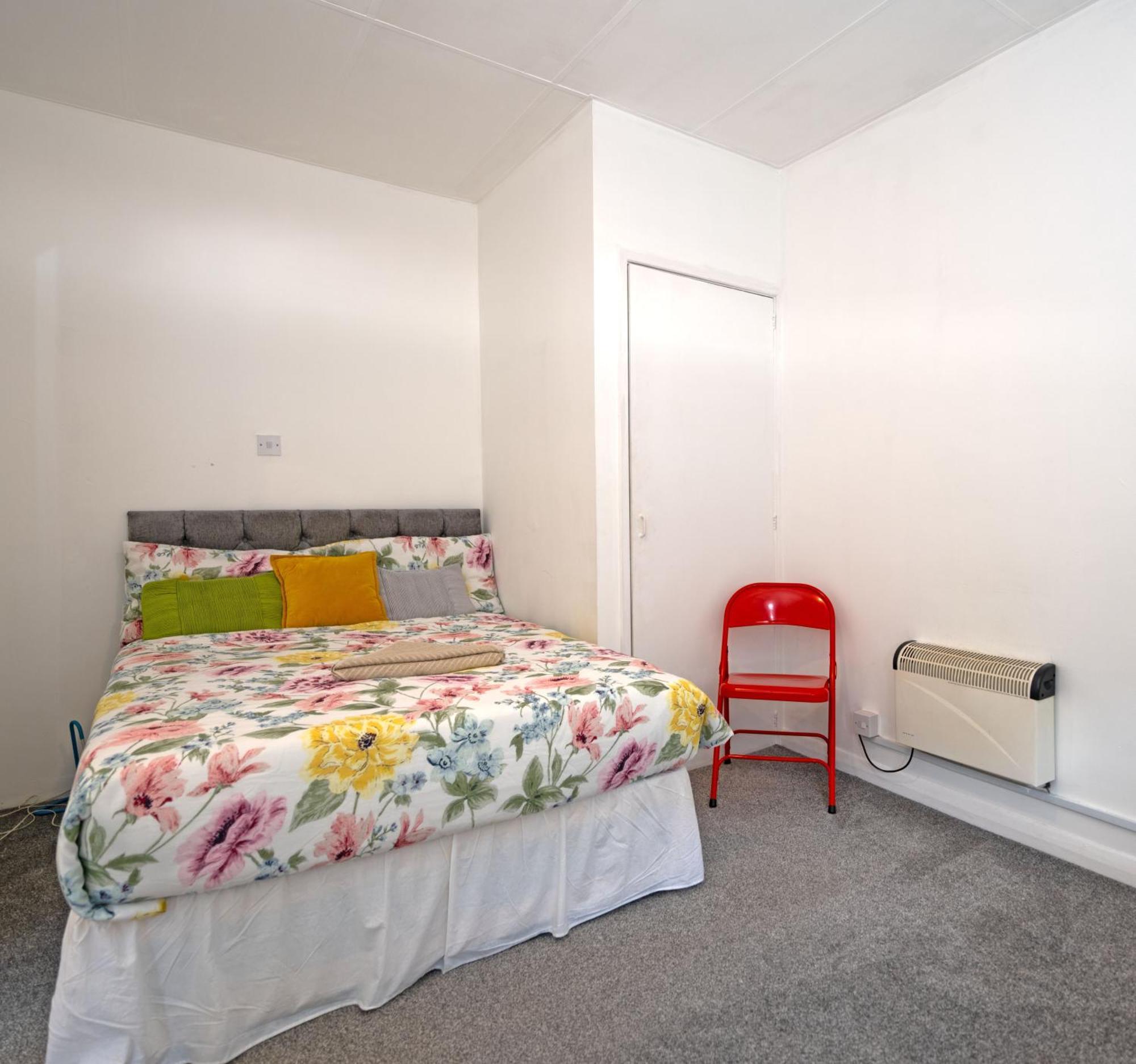לונדון Flat In Clapham Budget Friendly Stay מראה חיצוני תמונה